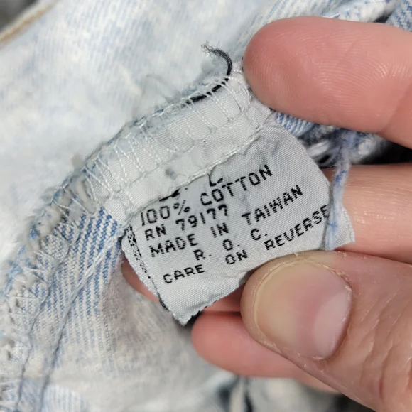 Vintage Hard Rock Cafe Save The Planet Cancun Light Wash Jean Jacket Pastel Lrg